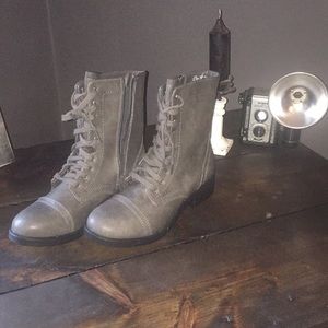FINAL PRICE ❤️ Gray combat boots
